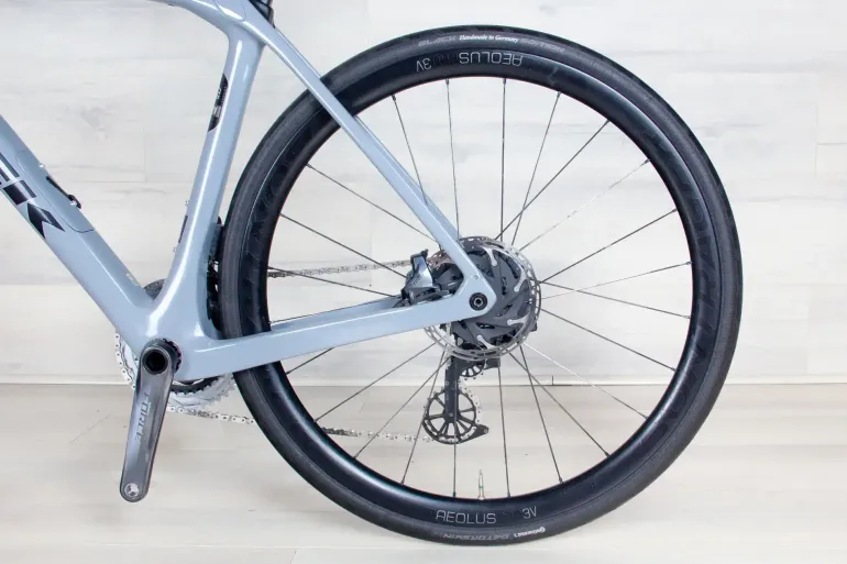 Used Trek Domane SL 7 2023 Road & Gravel, Light Gray — image 11 of 15
