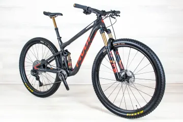 Used Pivot Mach 4 SL 2023 Mountainbike, Light Gray — image 10 of 18