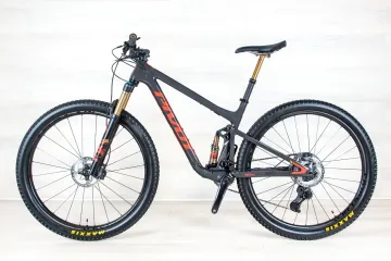 Used Pivot Mach 4 SL 2023 Mountainbike, Light Gray — image 1 of 18