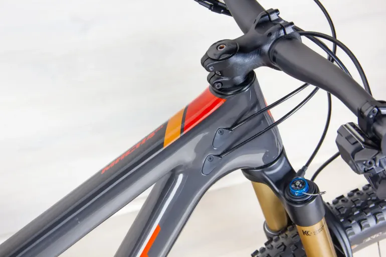 Used Pivot Mach 4 SL 2023 Mountainbike, Light Gray — image 6 of 18