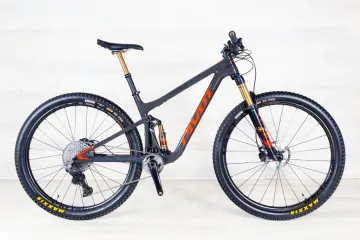 Used Pivot Mach 4 SL 2023 Mountainbike, Light Gray — image 2 of 18