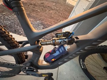Used Canyon Spectral CF 9 2025 2025 Mountainbike, Black, 29, 27.5 — image 1 of 10