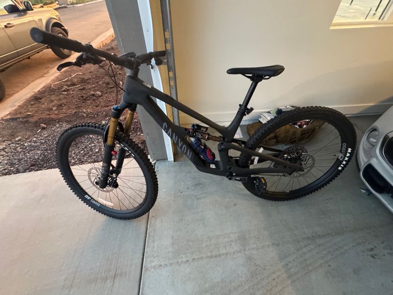 Used Canyon Spectral CF 9 2025 2025 Mountainbike, Black, 29, 27.5 — image 7 of 10