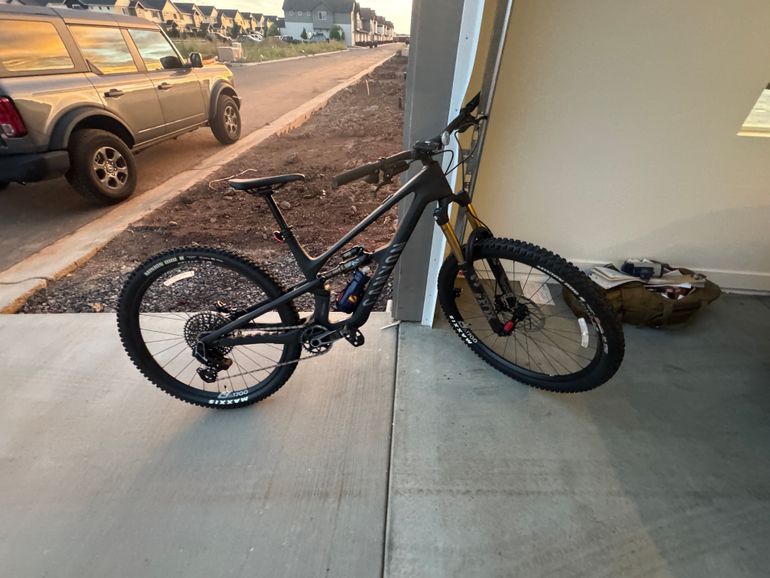 Used Canyon Spectral CF 9 2025 2025 Mountainbike, Black, 29, 27.5 — image 6 of 10