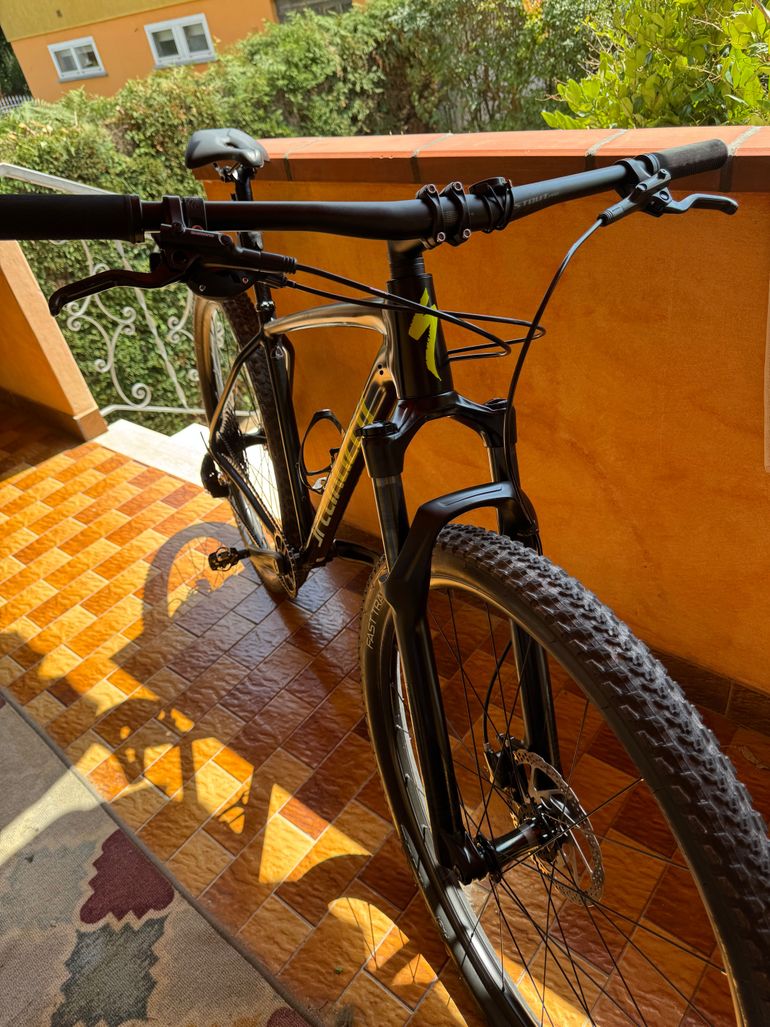 Używany Specialized Chisel 2020 2020 Mountainbike — zdjęcie 3 z 3
