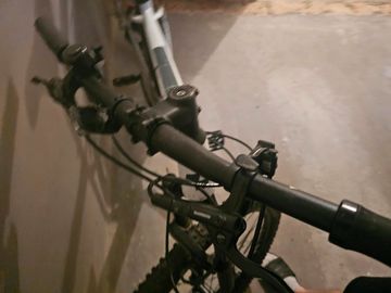 Used CUBE ACID 2022 2022 Mountainbike, White, 27.5, 29 — image 10 of 13