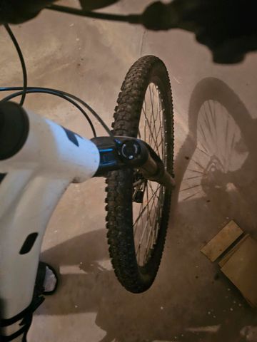 Used CUBE ACID 2022 2022 Mountainbike, White, 27.5, 29 — image 5 of 13