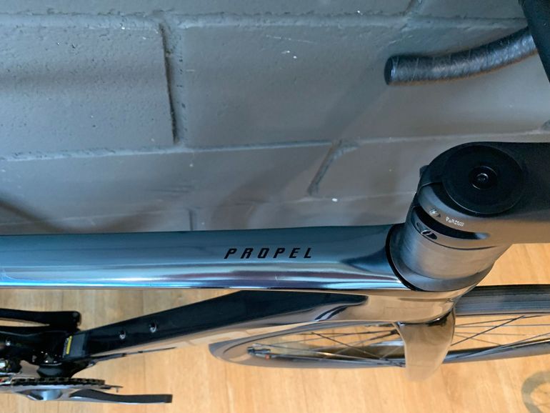 Used Giant Propel Advanced 2 2025 2025 Road & Gravel, Black — image 7 of 9