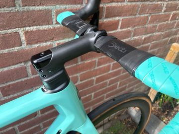Used Bianchi Specialissima Shimano 105 Di2 2022 Road & Gravel, Green — image 6 of 16