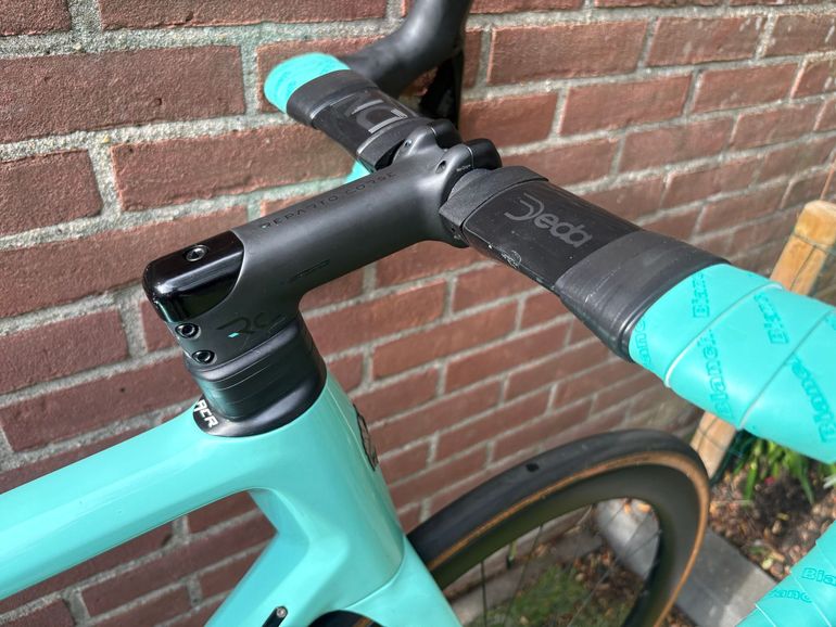 Used Bianchi Specialissima Shimano 105 Di2 2022 Road & Gravel, Green — image 6 of 16