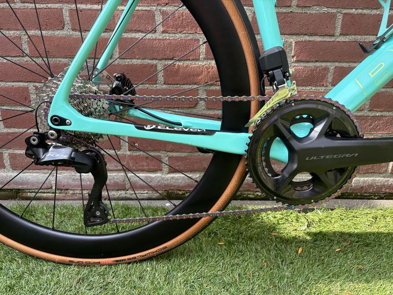 Used Bianchi Specialissima Shimano 105 Di2 2022 Road & Gravel, Green — image 10 of 16
