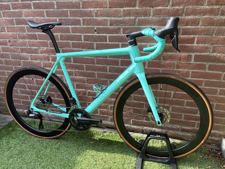 Used Bianchi Specialissima Shimano 105 Di2 2022 Road & Gravel, Green — image 4 of 16