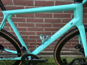 Used Bianchi Specialissima Shimano 105 Di2 2022 Road & Gravel, Green — image 8 of 16