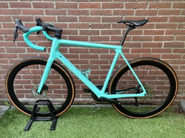 Used Bianchi Specialissima Shimano 105 Di2 2022 Road & Gravel, Green — image 16 of 16