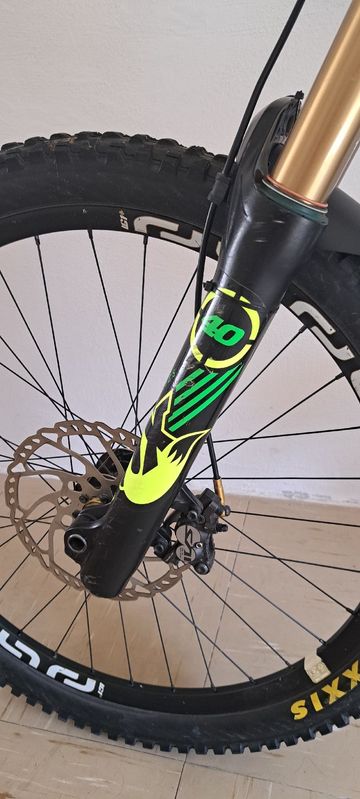Used Santacruz Custom Shimano Saint 2015 Mountainbike, Black — image 8 of 9