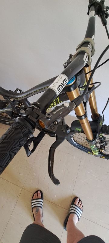 Used Santacruz Custom Shimano Saint 2015 Mountainbike, Black — image 7 of 9