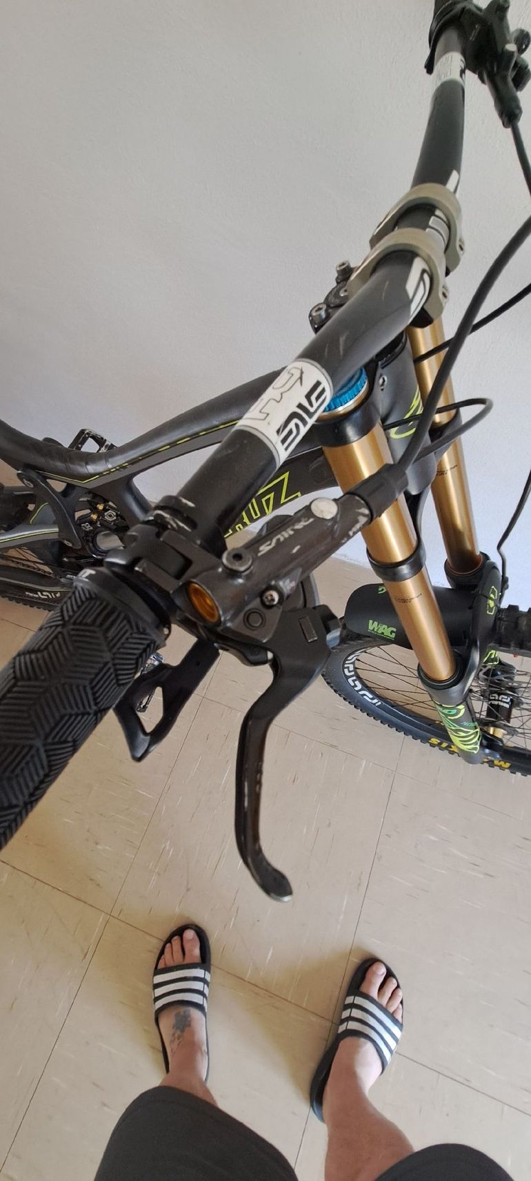 Used Santacruz Custom Shimano Saint 2015 Mountainbike, Black — image 7 of 9