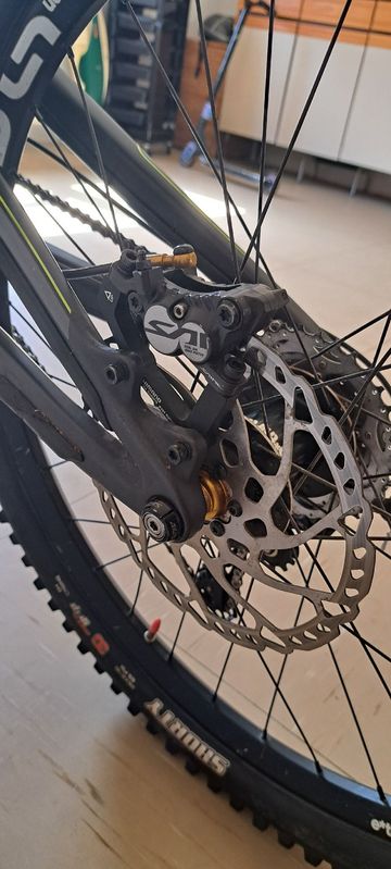 Used Santacruz Custom Shimano Saint 2015 Mountainbike, Black — image 4 of 9