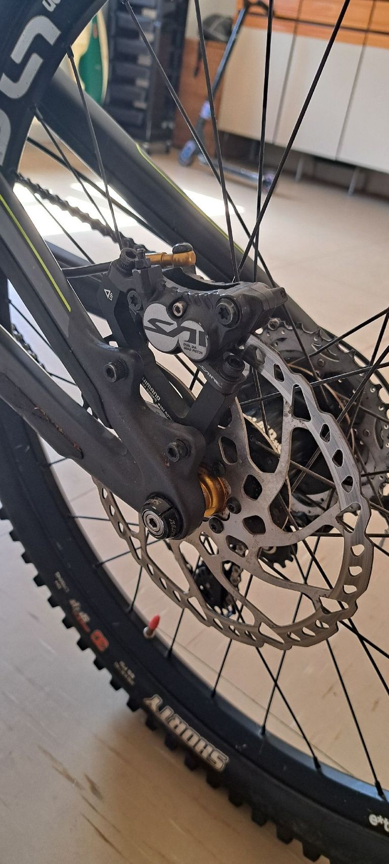 Used Santacruz Custom Shimano Saint 2015 Mountainbike, Black — image 4 of 9