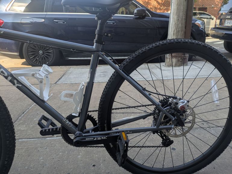 Used Surly Straggler 2024 2024 Road & Gravel, Light Gray — image 5 of 7