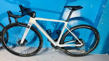 Brugt Focus IZALCO MAX 9.8 2024 2024 Road & Gravel — billede 1 af 13
