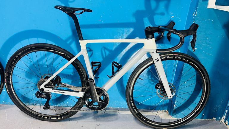 Brugt Focus IZALCO MAX 9.8 2024 2024 Road & Gravel — billede 2 af 13