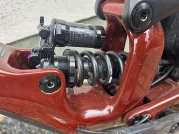 Used Specialized Enduro Expert 2024 2024 Mountainbike, Red, 29 — image 3 of 4