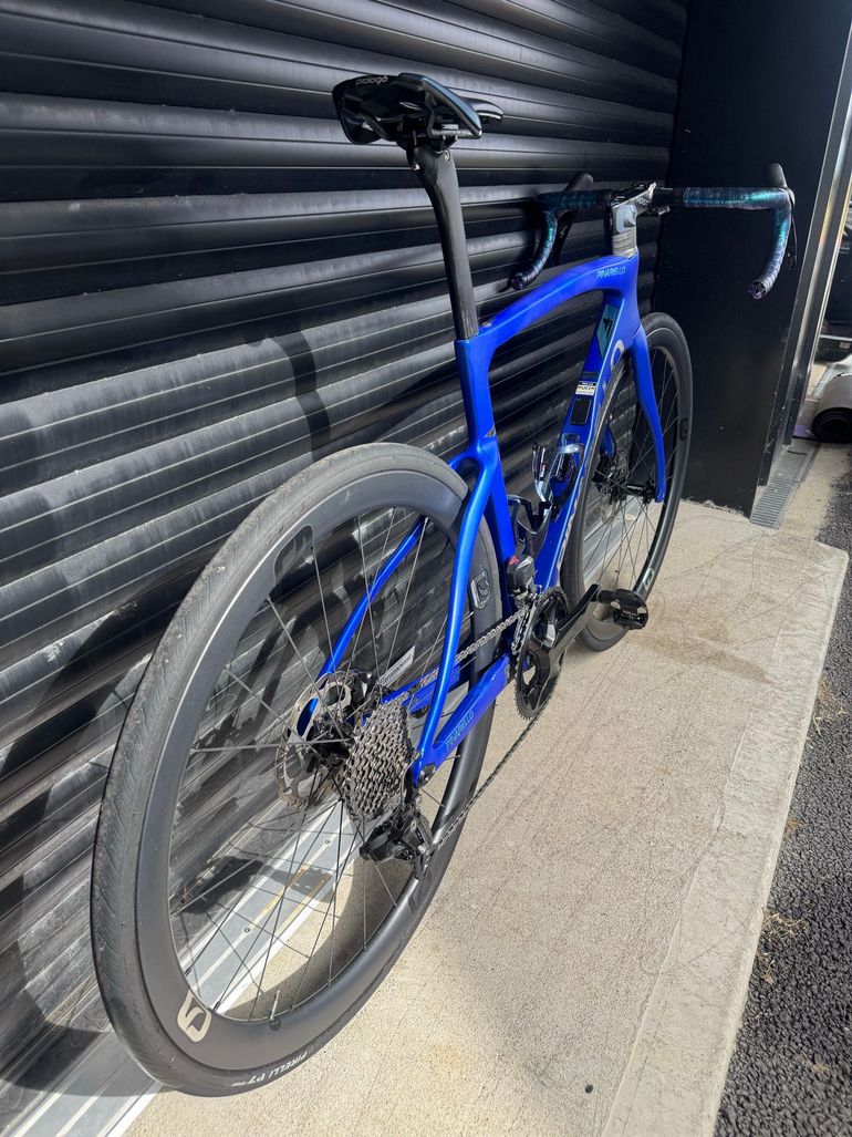 Pinarello F5 105 Di2 2023 2023 Road & Gravel de segunda mano, Azul — imagen 9 de 9