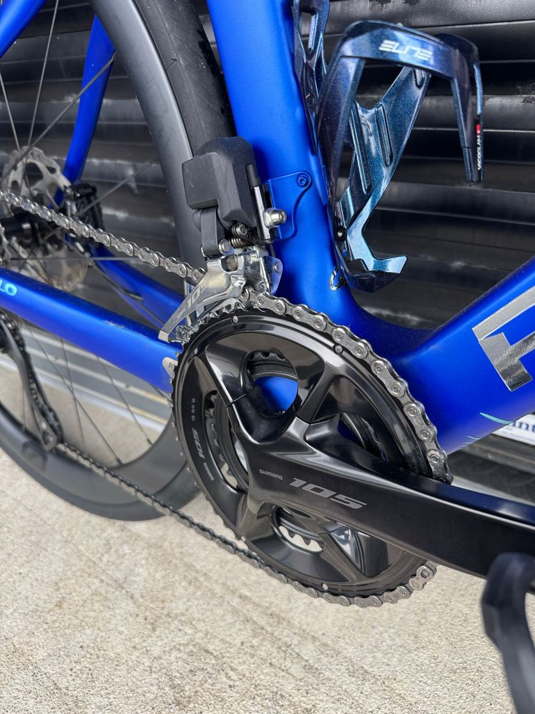 Pinarello F5 105 Di2 2023 2023 Road & Gravel de segunda mano, Azul — imagen 5 de 9