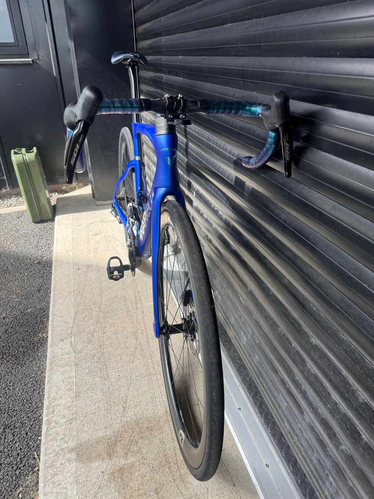 Pinarello F5 105 Di2 2023 2023 Road & Gravel de segunda mano, Azul — imagen 7 de 9