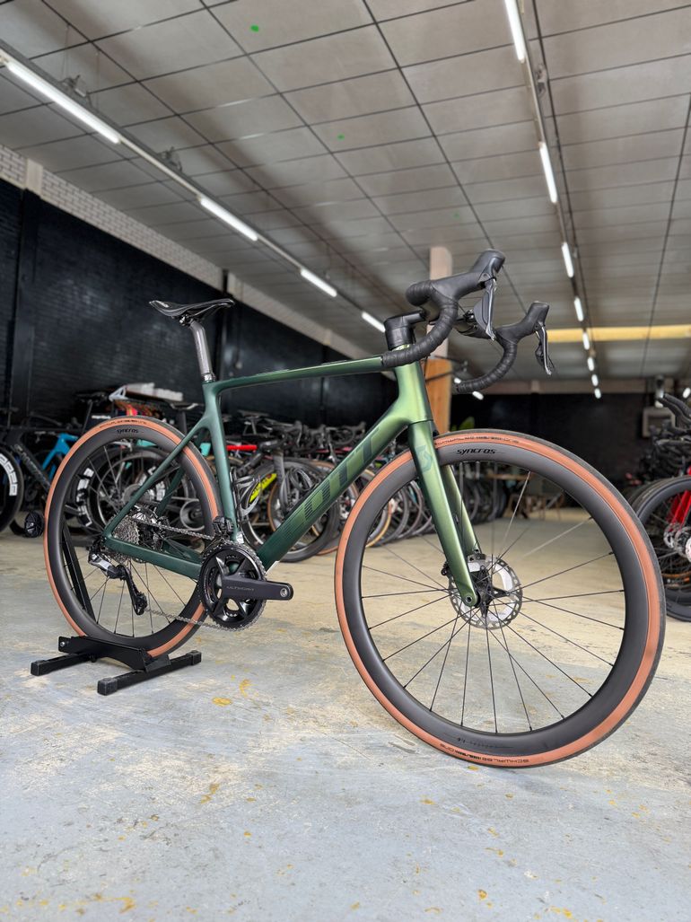 Brugt Scott Addict RC 15 2023 2023 Road & Gravel — billede 2 af 24
