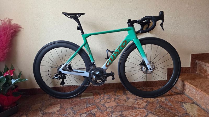 Gusto Custom Campagnolo Record 2025 Road & Gravel de segunda mano