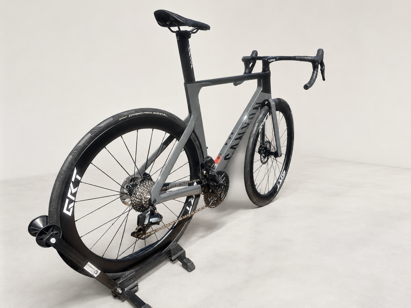 Tweedehands Canyon Aeroad CF SLX 2027 taille M, neuf Custom SRAM Rival eTap AXS 2027 Road & Gravel