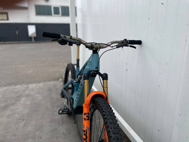 Used Canyon Spectral:ON CF 9 2023 2023 Mountainbike, Blue, 29, 27.5 — image 3 of 11