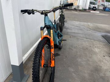 Used Canyon Spectral:ON CF 9 2023 2023 Mountainbike, Blue, 29, 27.5 — image 9 of 11