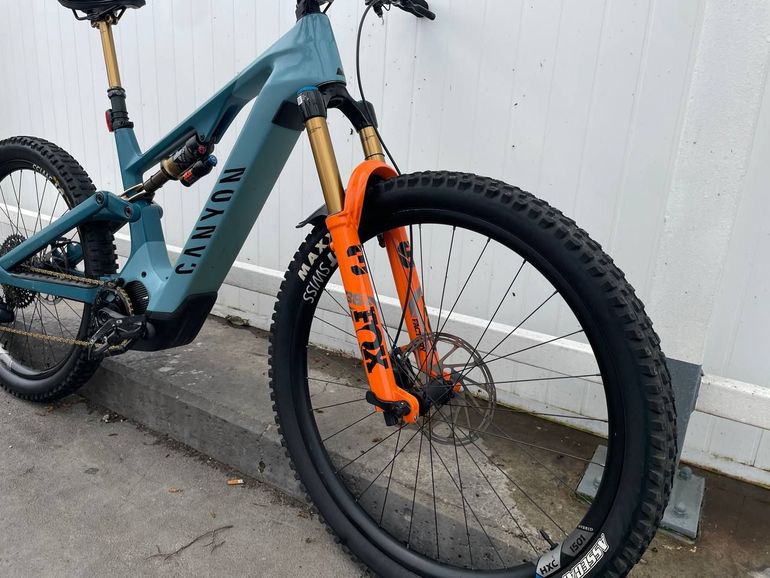 Used Canyon Spectral:ON CF 9 2023 2023 Mountainbike, Blue, 29, 27.5 — image 7 of 11