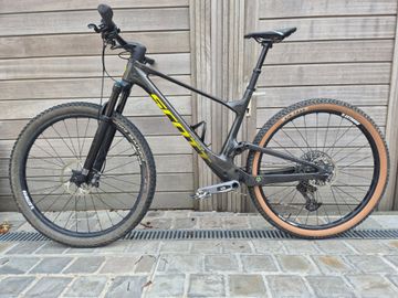 Used Scott Spark RC Team Issue 2023 2023 Mountainbike, Black, 29 — image 1 of 5