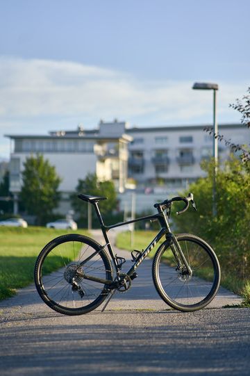 Used Giant Revolt, Advanced 1 2022 2022 Road & Gravel, Green — image 2 of 16