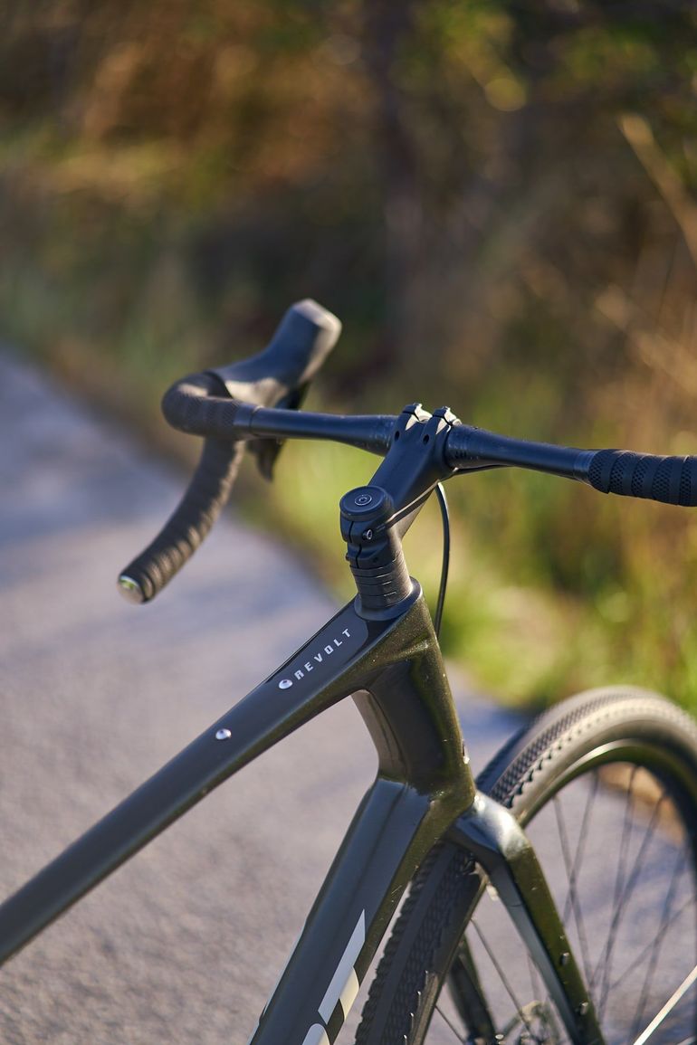 Used Giant Revolt, Advanced 1 2022 2022 Road & Gravel, Green — image 4 of 16