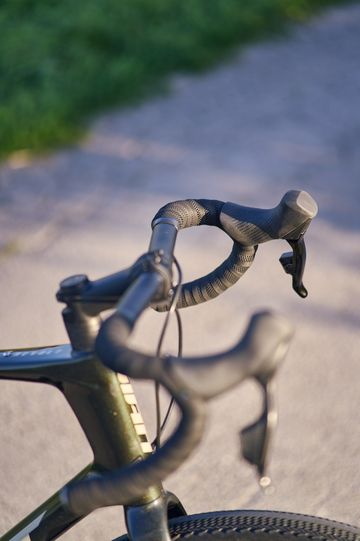Used Giant Revolt, Advanced 1 2022 2022 Road & Gravel, Green — image 5 of 16