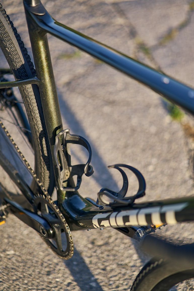 Used Giant Revolt, Advanced 1 2022 2022 Road & Gravel, Green — image 7 of 16