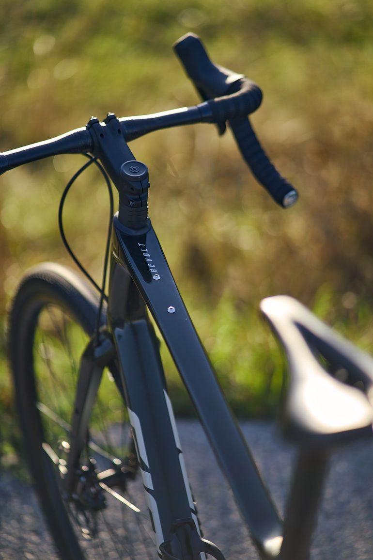 Used Giant Revolt, Advanced 1 2022 2022 Road & Gravel, Green — image 8 of 16