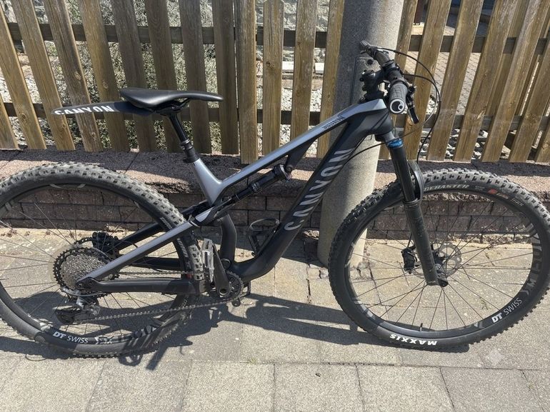 Used Canyon Neuron CF 9.0 2020 2020 Mountainbike, Black, 27.5, 29 — image 2 of 3