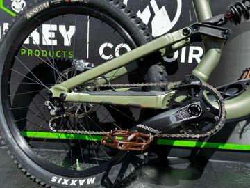 Tweedehands Specialized Status 170 2 DH 2024 2024 Mountainbike — afbeelding 2 van 5