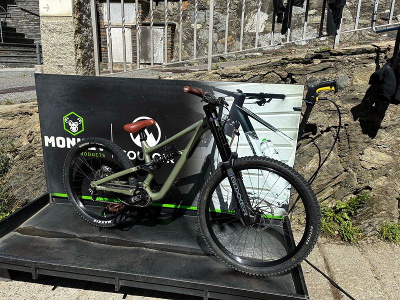 Used Specialized Status 170 2 DH 2024 2024 MTB