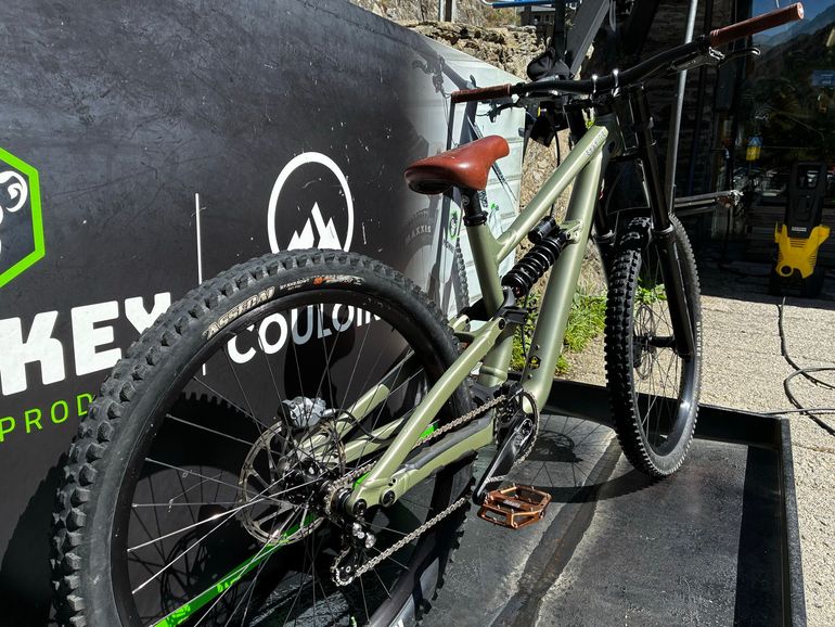 Tweedehands Specialized Status 170 2 DH 2024 2024 Mountainbike — afbeelding 4 van 5