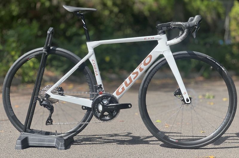 Gusto Custom Shimano 105 2025 Road & Gravel d'occasion
