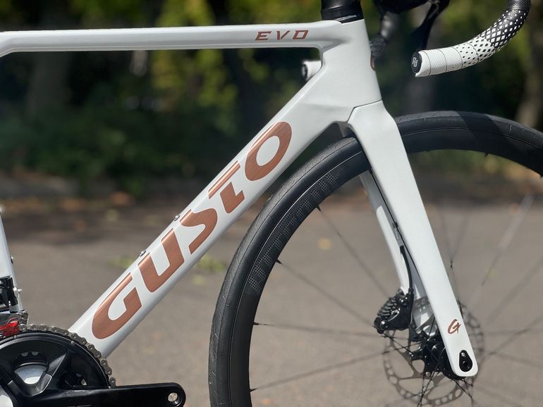 Gusto Custom Shimano 105 2025 Road & Gravel d'occasion — image 2 sur 23