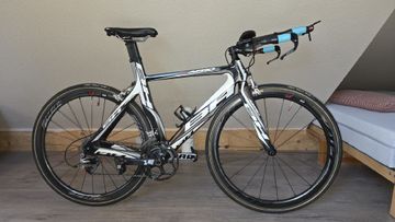Použité BH Bikes Custom SRAM Red 2015 Road & Gravel — obrázek 1 z 4