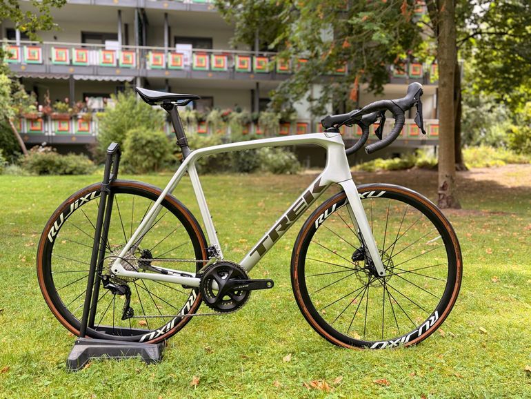 Brugt Trek Émonda SL 5 2024 2024 Road & Gravel — billede 2 af 11